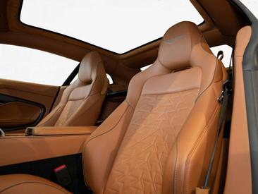 Aston Martin Vanquish Coupé — photo 11