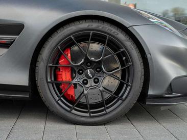 Aston Martin Vanquish — photo 3