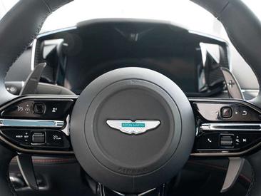 Aston Martin Vanquish — photo 11