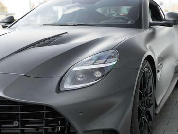 Aston Martin Vanquish — photo 20