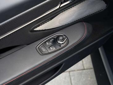 Aston Martin Vanquish — photo 30