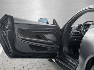 Aston Martin Vanquish — photo 31