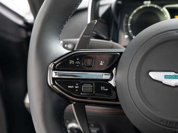 Aston Martin Vanquish — photo 35
