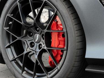 Aston Martin Vanquish — photo 42