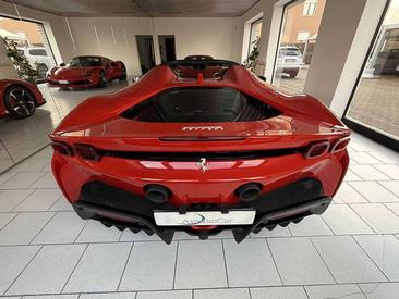 Ferrari SF90 Spider — photo 8