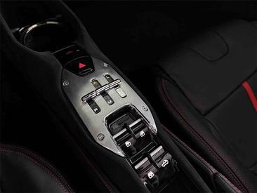 Ferrari SF90 Spider — photo 20
