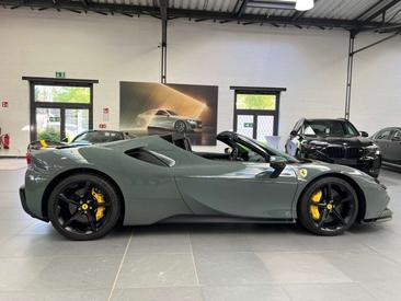 Ferrari SF90 Spider — photo 12
