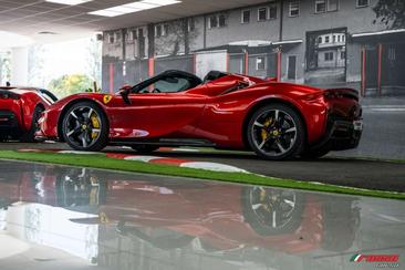 Ferrari SF90 Spider — photo 4