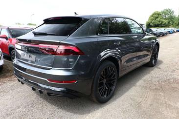 Audi Q8 S Line — photo 3