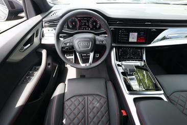 Audi Q8 S Line — photo 7