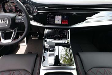 Audi Q8 S Line — photo 8