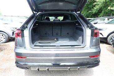 Audi Q8 S Line — photo 11