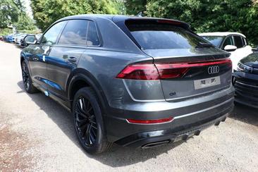 Audi Q8 S Line — photo 4