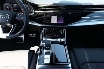 Audi Q8 S Line — photo 8
