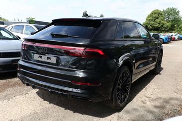 Audi Q8 S Line — photo 3