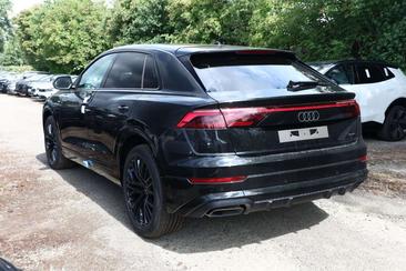Audi Q8 S Line — photo 4