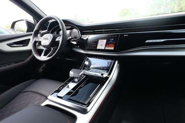 Audi Q8 S Line — photo 9