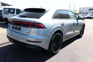 Audi Q8 S Line — photo 2