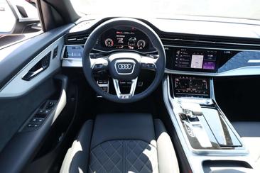 Audi Q8 S Line — photo 7