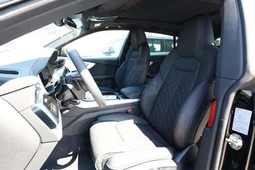 Audi Q8 S Line — photo 6