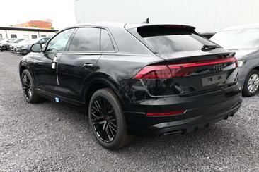 Audi Q8 S Line — photo 4