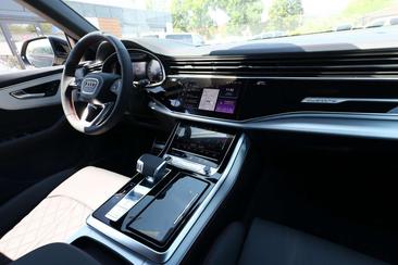 Audi Q8 S Line — photo 9