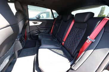 Audi Q8 S Line — photo 10