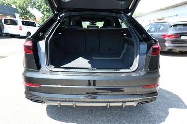 Audi Q8 S Line — photo 11