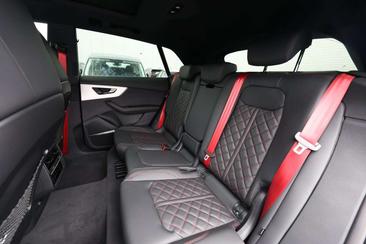 Audi Q8 S Line — photo 10