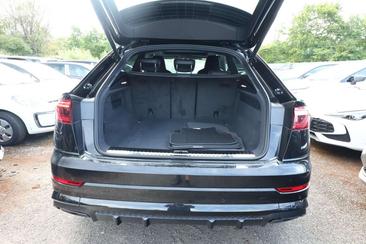 Audi Q8 S Line — photo 11