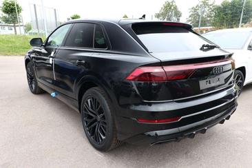 Audi Q8 S Line — photo 4