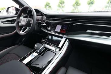 Audi Q8 S Line — photo 9
