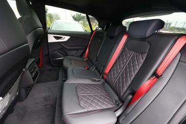 Audi Q8 S Line — photo 10
