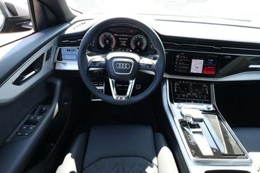 Audi Q8 S Line — photo 7