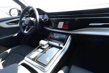 Audi Q8 S Line — photo 9