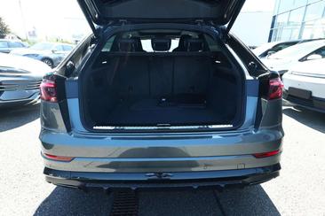 Audi Q8 S Line — photo 11