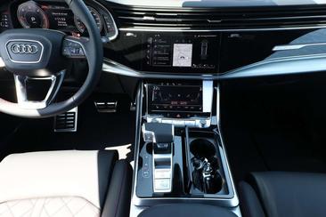 Audi Q8 S Line — photo 8