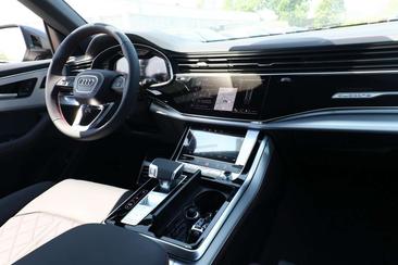 Audi Q8 S Line — photo 9