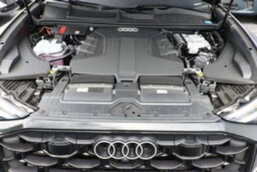 Audi Q8 S Line — photo 12