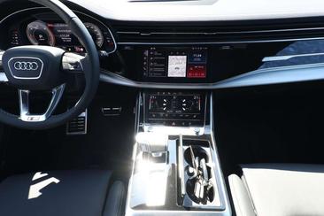 Audi Q8 S Line — photo 8