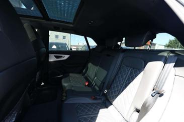 Audi Q8 S Line — photo 10