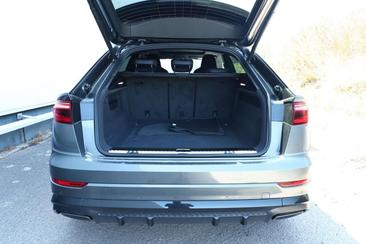 Audi Q8 S Line — photo 11