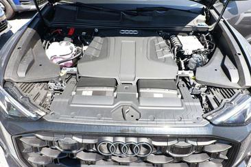 Audi Q8 S Line — photo 12