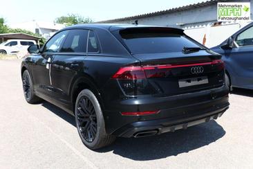 Audi Q8 S Line — photo 2