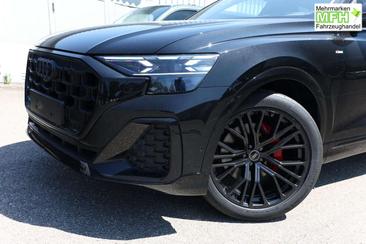 Audi Q8 S Line — photo 3