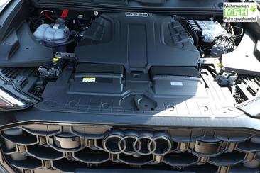 Audi Q8 S Line — photo 10
