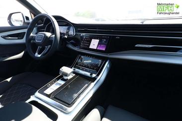 Audi Q8 S Line — photo 7