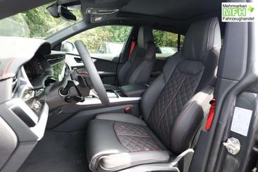 Audi Q8 S Line — photo 4