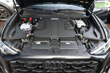 Audi Q8 S Line — photo 8