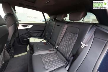 Audi Q8 S Line — photo 8